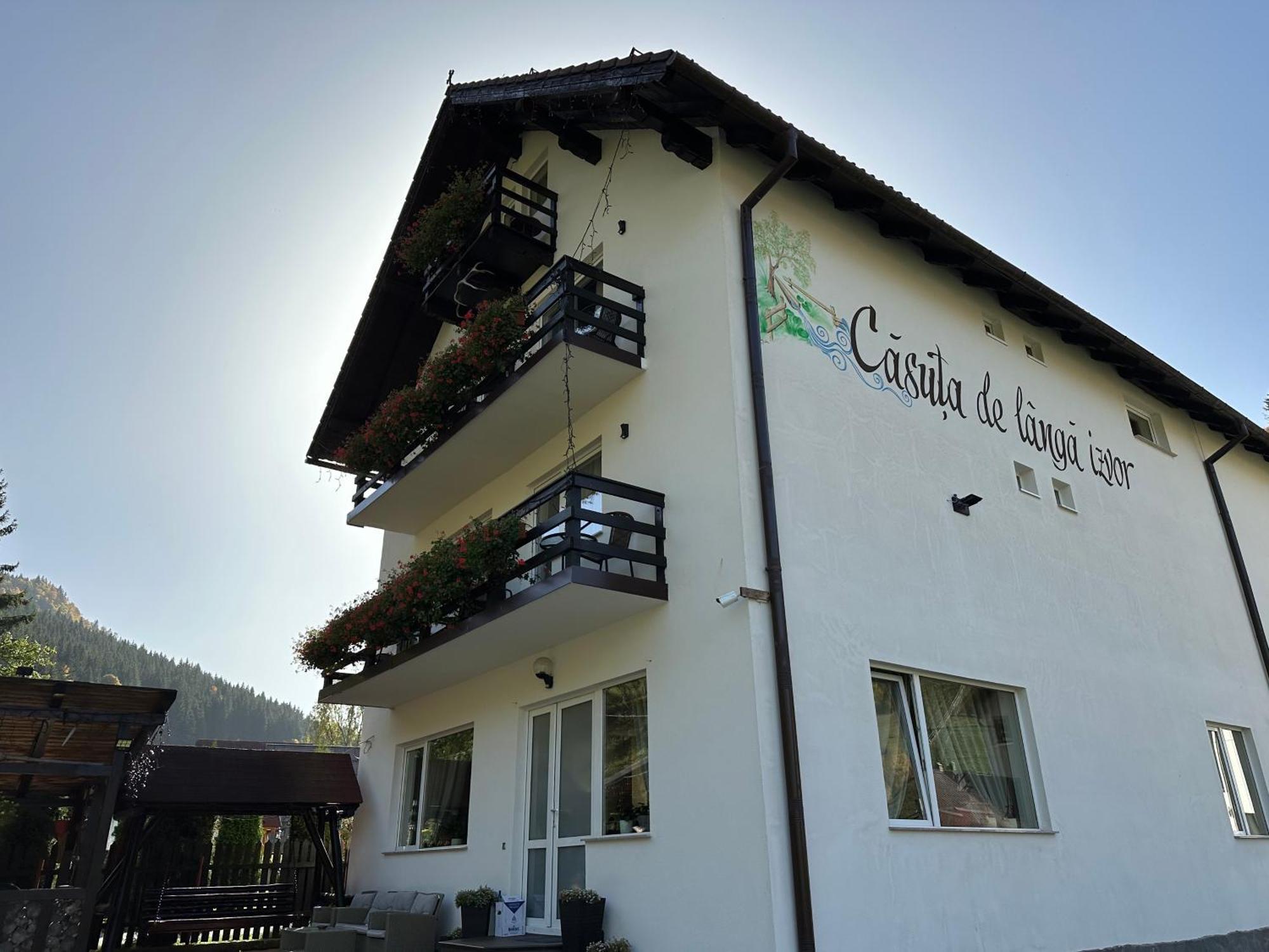 Отель Casuta De Langa Izvor Моечиу-де-Сус Экстерьер фото